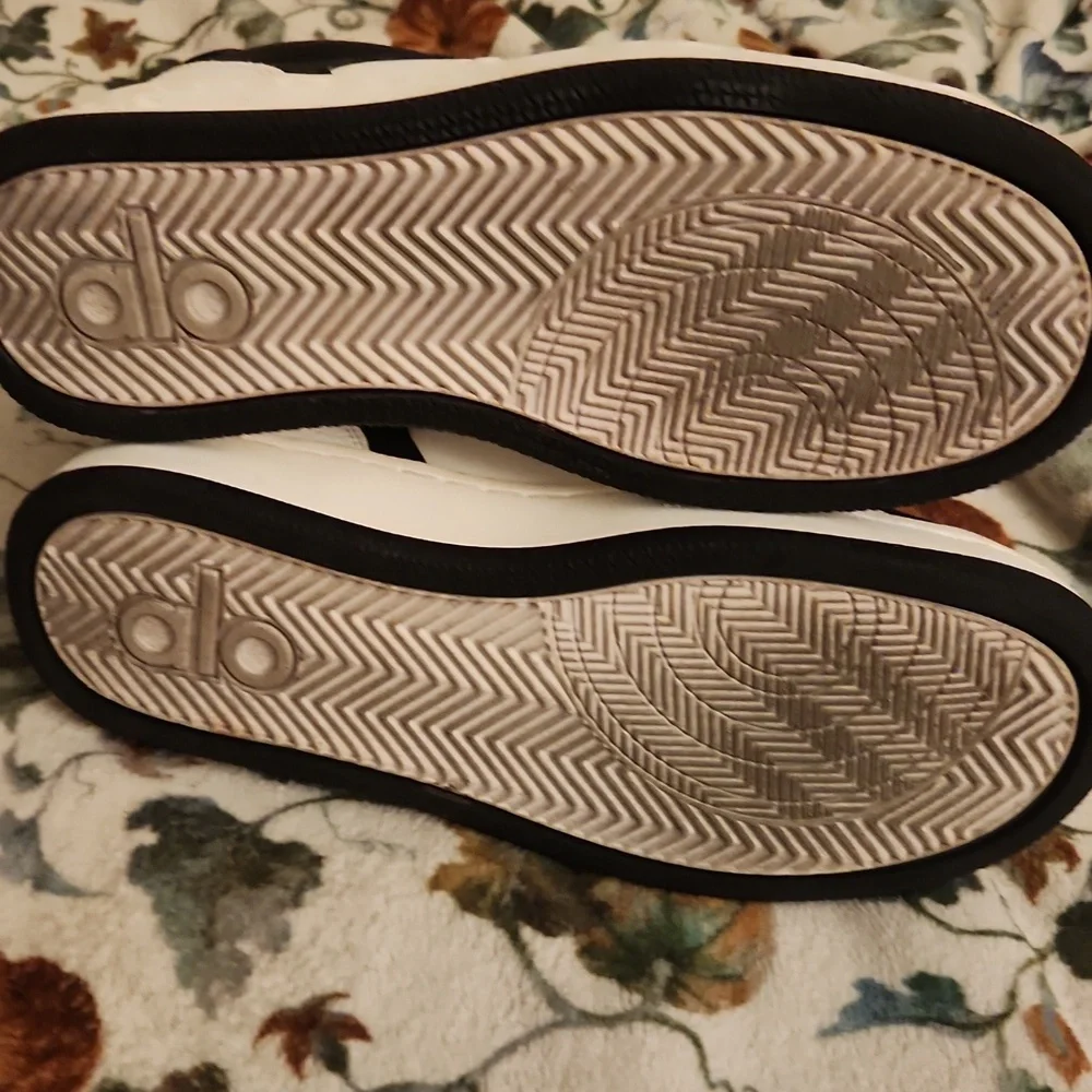 ALO Yoga Black and White Sneakers - Picture 5 of 5